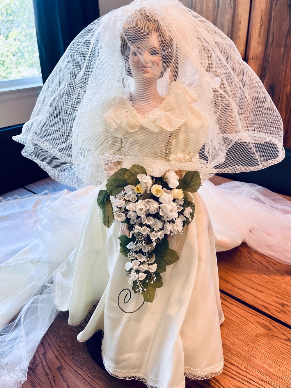Princess Diana - Danbury Mint 1986 bridal doll - rare, pristine condition